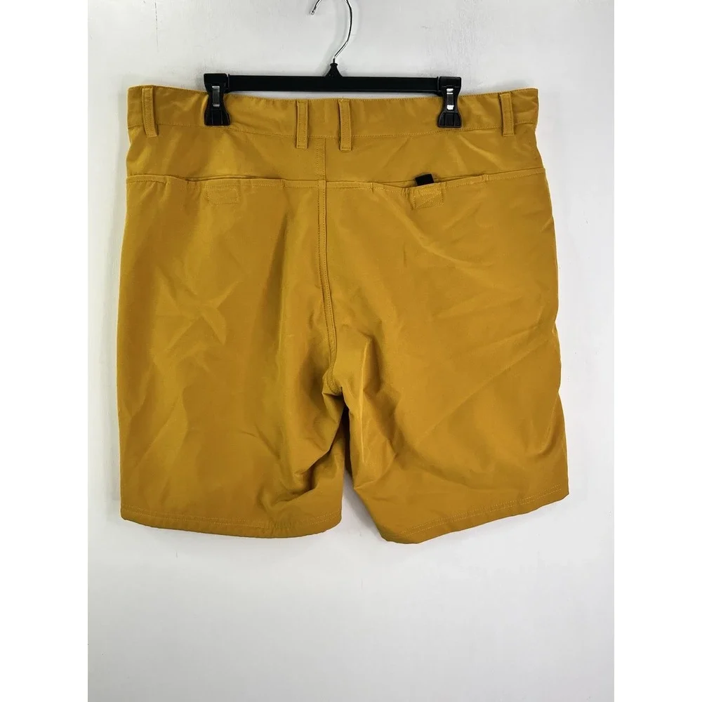 The North Face Shorts Men 38 Yellow Rolling Sun Flashdry Pockets Hiking NF0A3T2Q